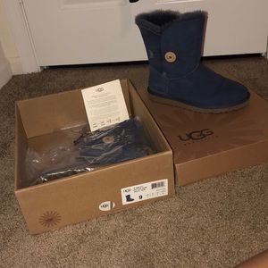 NEVER WORN Uggs